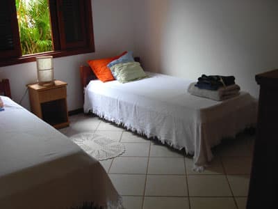 LINDA, DECORAÇÃO PRAIA, 5 DORMS (4 STS) AR CONDIC., 8 ADLTS+2 CRIANÇAS -SPA, CHURR, FERIADOS 1900; REVEILLON DIÁRIAS
