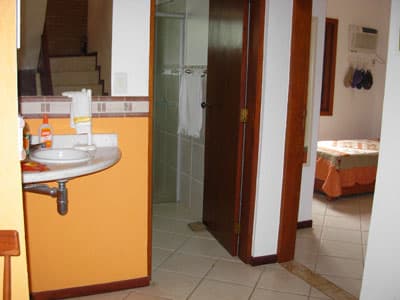 LINDA, DECORAÇÃO PRAIA, 5 DORMS (4 STS) AR CONDIC., 8 ADLTS+2 CRIANÇAS -SPA, CHURR, FERIADOS 1900; REVEILLON DIÁRIAS