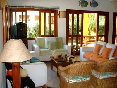LINDA, DECORAÇÃO PRAIA, 5 DORMS (4 STS) AR CONDIC., 8 ADLTS+2 CRIANÇAS -SPA, CHURR, FERIADOS 1900; REVEILLON DIÁRIAS