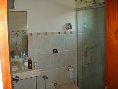 LINDA, DECORAÇÃO PRAIA, 5 DORMS (4 STS) AR CONDIC., 8 ADLTS+2 CRIANÇAS -SPA, CHURR, FERIADOS 1900; REVEILLON DIÁRIAS
