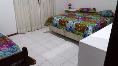 SOBRADO RUSTICO 4 DORMS (STE) e 2 WCs, a 600M DA PRAIA - ALUGUEL ANUAL - VALOR MENSAL, INCLUI CONDOM