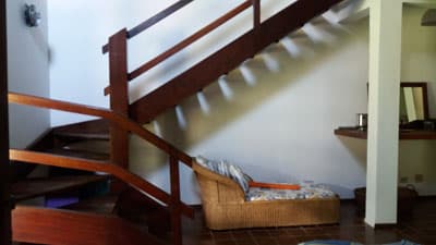 SOBRADO RUSTICO 4 DORMS (STE) e 2 WCs, a 600M DA PRAIA - ALUGUEL ANUAL - VALOR MENSAL, INCLUI CONDOM
