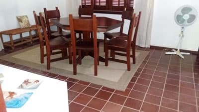 SOBRADO RUSTICO 4 DORMS (STE) e 2 WCs, a 600M DA PRAIA - ALUGUEL ANUAL - VALOR MENSAL, INCLUI CONDOM