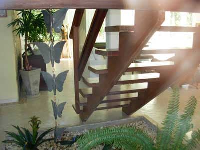 LINDO SOBRADO 4 DORMS (2SS) PISC., CHURR., 400m DA PRAIA