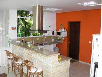 LINDO SOBRADO 4 DORMS (2SS) PISC., CHURR., 400m DA PRAIA
