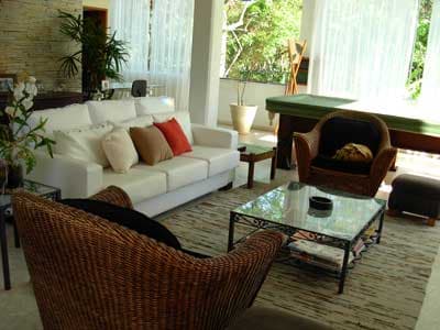 LINDO SOBRADO 4 DORMS (2SS) PISC., CHURR., 400m DA PRAIA