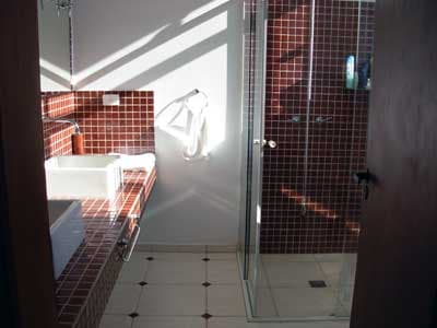 LINDO SOBRADO 4 DORMS (2SS) PISC., CHURR., 400m DA PRAIA