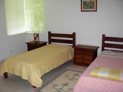LINDO SOBRADO 4 DORMS (2SS) PISC., CHURR., 400m DA PRAIA
