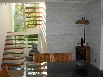AMPLO SOBRADO c/ PISCINA, 4 STS, LAVABO, ATÉ 15 PESSOAS, A 1.100m DA PRAIA - REVEILLON 2025