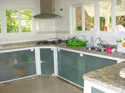 AMPLO SOBRADO c/ PISCINA, 4 STS, LAVABO, ATÉ 15 PESSOAS, A 1.100m DA PRAIA - REVEILLON 2025