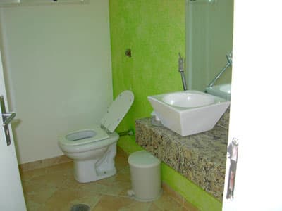 AMPLO SOBRADO c/ PISCINA, 4 STS, LAVABO, ATÉ 15 PESSOAS, A 1.100m DA PRAIA - REVEILLON 2025