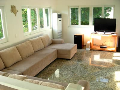 AMPLO SOBRADO c/ PISCINA, 4 STS, LAVABO, ATÉ 15 PESSOAS, A 1.100m DA PRAIA - REVEILLON 2025