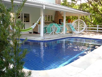 AMPLO SOBRADO c/ PISCINA, 4 STS, LAVABO, ATÉ 15 PESSOAS, A 1.100m DA PRAIA - REVEILLON 2025