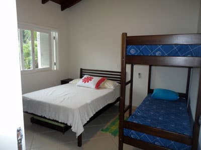SOBRADO 5 DORMS c/AC (4 STS ), PISCINA, EDICULA c/ CHURR. SUPER BEM EQUIPADA p/13 pess; CARNAVAL 5 DIAS
