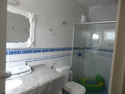SOBRADO 5 DORMS c/AC (4 STS ), PISCINA, EDICULA c/ CHURR. SUPER BEM EQUIPADA p/13 pess; CARNAVAL 5 DIAS