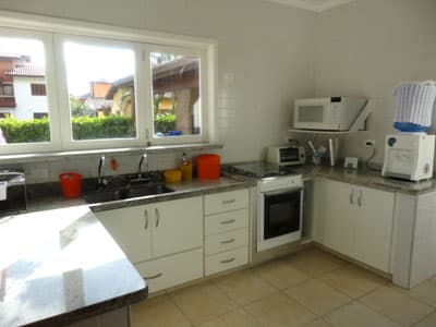 SOBRADO 5 DORMS c/AC (4 STS ), PISCINA, EDICULA c/ CHURR. SUPER BEM EQUIPADA p/13 pess; CARNAVAL 5 DIAS