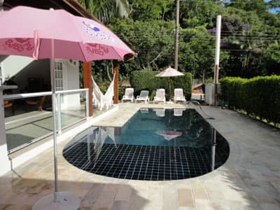SOBRADO 5 DORMS c/AC (4 STS ), PISCINA, EDICULA c/ CHURR. SUPER BEM EQUIPADA p/13 pess; CARNAVAL 5 DIAS