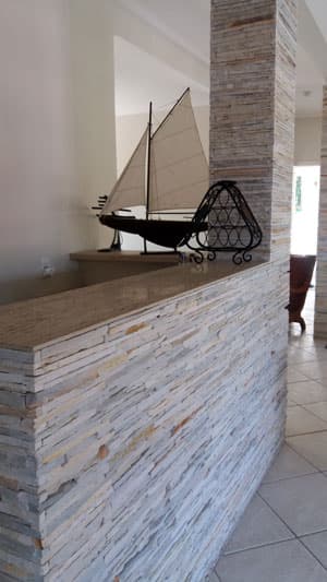 PISCINA, CHURRASQ, FORNO A LENHA, 5 DORMS (3 STS) AR CONDIC.;  ATÉ 8 PESS. CARNAVAL R$15.000/9 DIAS