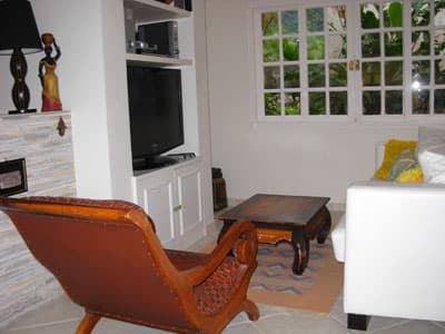 PISCINA, CHURRASQ, FORNO A LENHA, 5 DORMS (3 STS) AR CONDIC.;  ATÉ 8 PESS. CARNAVAL R$15.000/9 DIAS