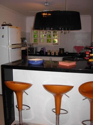 PISCINA, CHURRASQ, FORNO A LENHA, 5 DORMS (3 STS) AR CONDIC.;  ATÉ 8 PESS. CARNAVAL R$15.000/9 DIAS