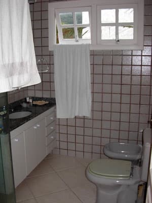 PISCINA, CHURRASQ, FORNO A LENHA, 5 DORMS (3 STS) AR CONDIC.;  ATÉ 8 PESS. CARNAVAL R$15.000/9 DIAS
