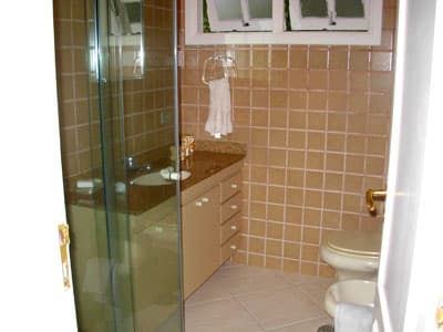 PISCINA, CHURRASQ, FORNO A LENHA, 5 DORMS (3 STS) AR CONDIC.;  ATÉ 8 PESS. CARNAVAL R$15.000/9 DIAS