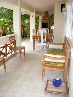 PISCINA, CHURRASQ, FORNO A LENHA, 5 DORMS (3 STS) AR CONDIC.;  ATÉ 8 PESS. CARNAVAL R$15.000/9 DIAS