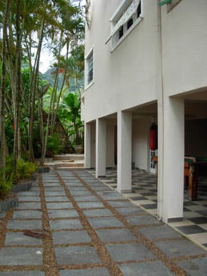 PISCINA, CHURRASQ, FORNO A LENHA, 5 DORMS (3 STS) AR CONDIC.;  ATÉ 8 PESS. CARNAVAL R$15.000/9 DIAS