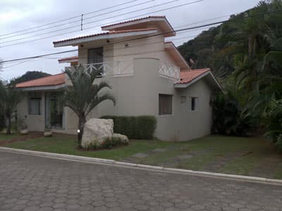 ÓTIMO SOBRADO, 5 DORMS (4 STS) P/ ATÉ 8 ADLTS  e  2 Crianças , CHURR. PORTÁTIL  - ALUGUEL  A  CONSULTAR