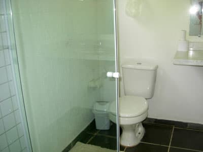 TÉRREA c/PISCINA, CHURR, JDM, 3 STS c/Ar Condic -WiFI - 08 pess -  FERIADOS: R$2.000/D;