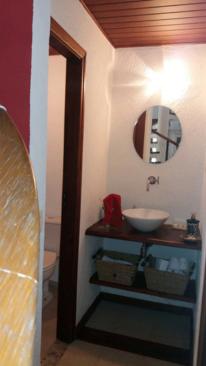 CHARMOSA 3 SUITES c/AR COND., EDICULA c/CHURRASQ. A 100m DA PISCIN E 900M DA PRAIA
