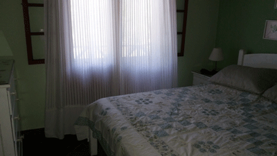 CHARMOSA 3 SUITES c/AR COND., EDICULA c/CHURRASQ. A 100m DA PISCIN E 900M DA PRAIA