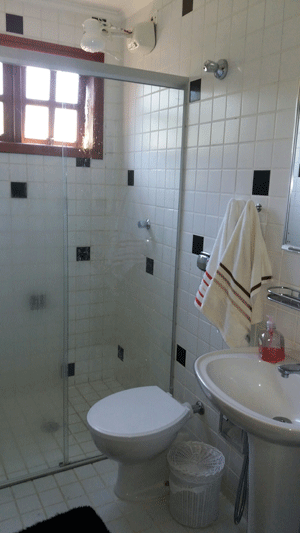 CHARMOSA 3 SUITES c/AR COND., EDICULA c/CHURRASQ. A 100m DA PISCIN E 900M DA PRAIA