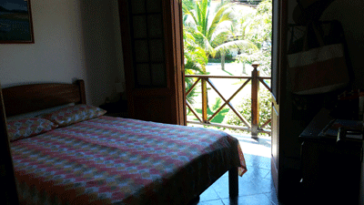 CHARMOSA 3 SUITES c/AR COND., EDICULA c/CHURRASQ. A 100m DA PISCIN E 900M DA PRAIA