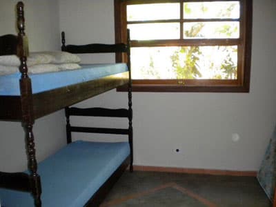 LINDA CHÁCARA C/ PISCINA, CHURR., F. PIZZA, FOGÃO CAIPIRA, QUADRA GRAMADA, 3 DORMS (2 STS), 4.428M² A.T.