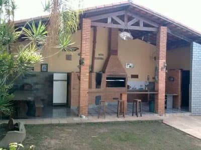 LINDA CHÁCARA C/ PISCINA, CHURR., F. PIZZA, FOGÃO CAIPIRA, QUADRA GRAMADA, 3 DORMS (2 STS), 4.428M² A.T.