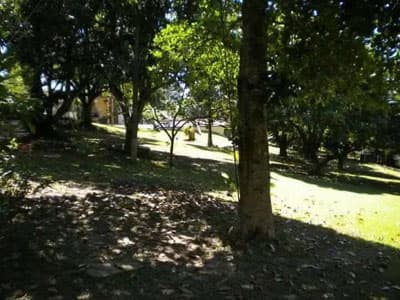 LINDA CHÁCARA C/ PISCINA, CHURR., F. PIZZA, FOGÃO CAIPIRA, QUADRA GRAMADA, 3 DORMS (2 STS), 4.428M² A.T.